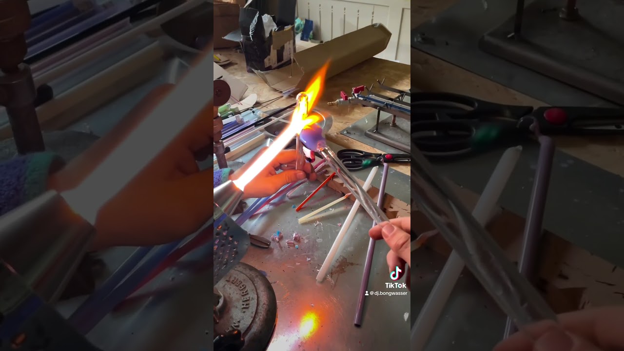 Pipe session 💫🔥🔥 #artist #glas #glaskunst #glass #pipemaker #bong #glassart #festival #beadmaking