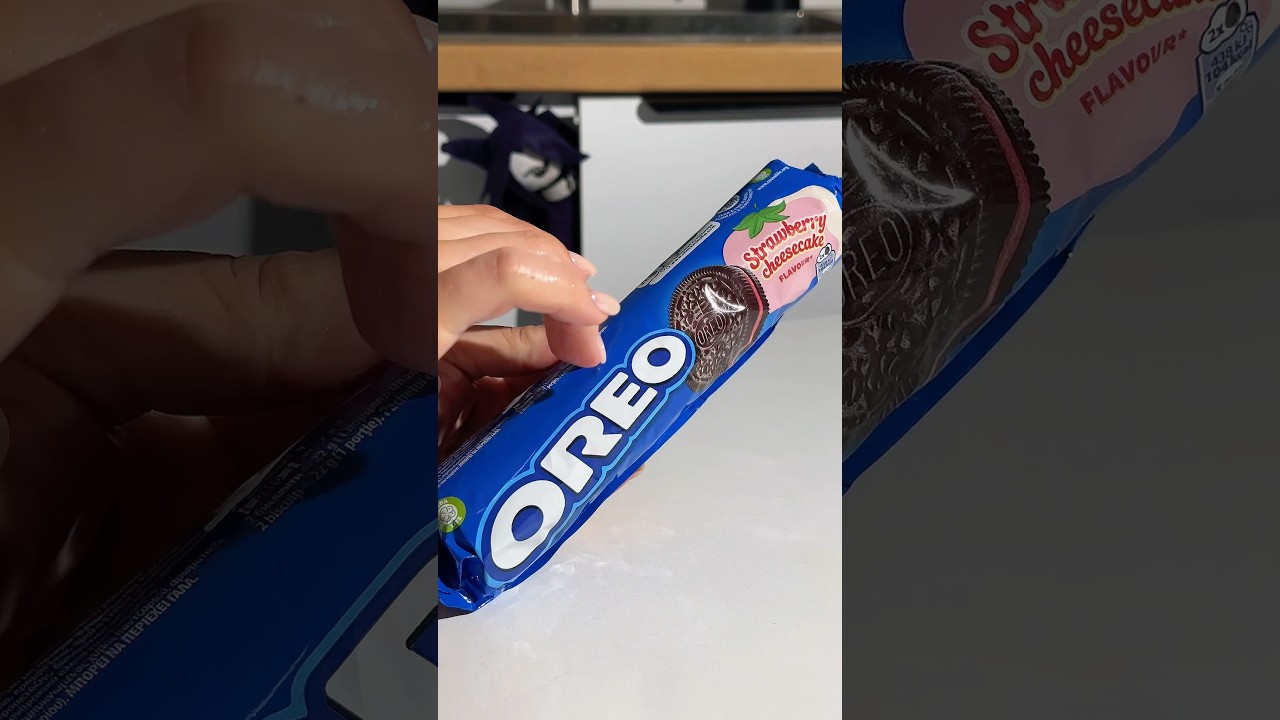 Oreo strawberry cheesecake 🤨 #asmr #oreo