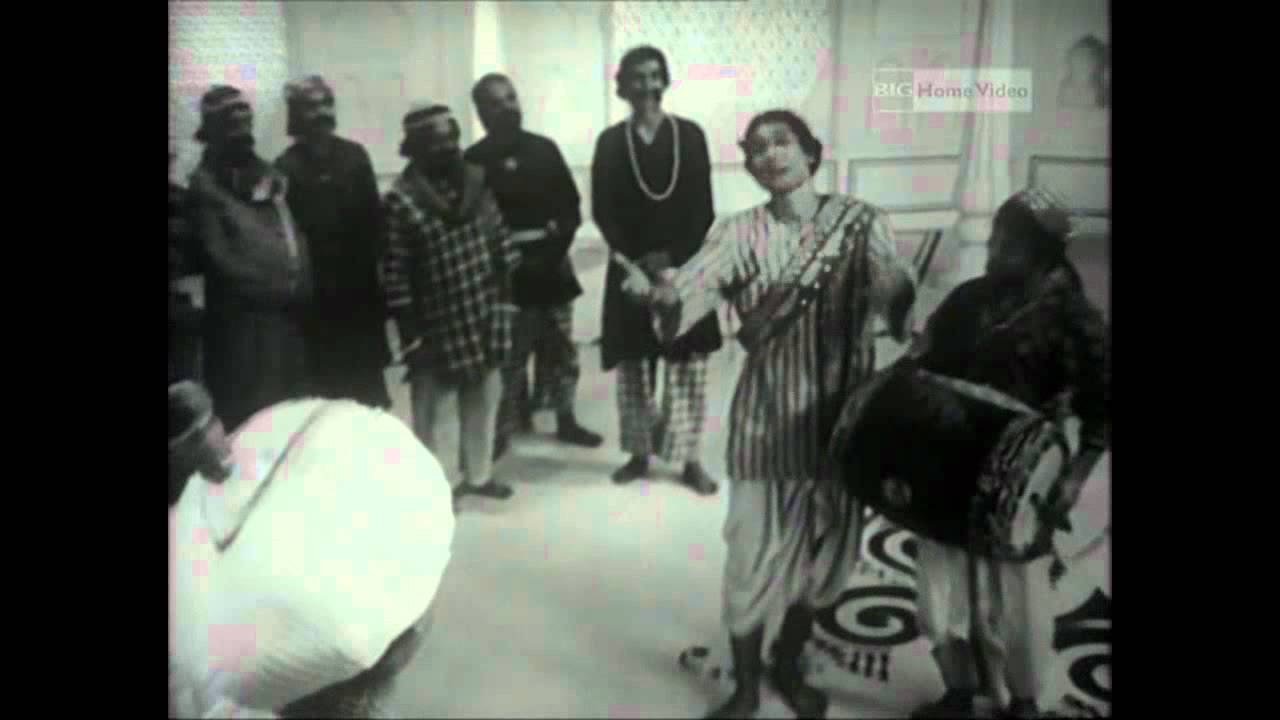 GUPI GAYEN BAGHA BAYEN-Deleted song(O raja shono)