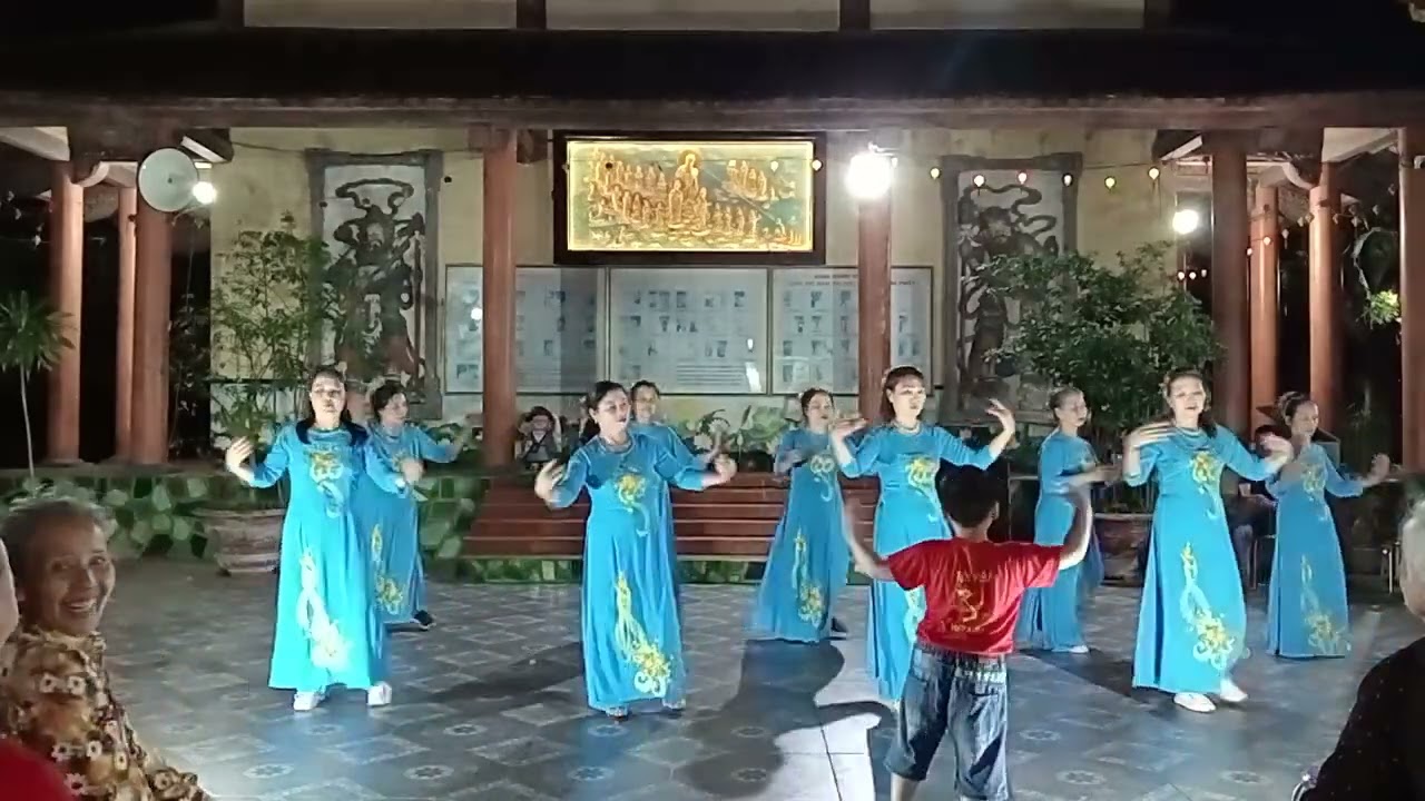 Dân vũ xóm đình thôn Phú Ân xã Lê Lợi