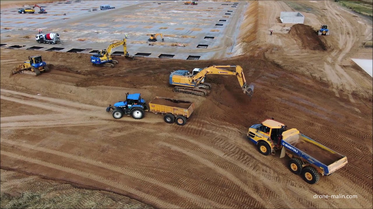Vues a&eacute;riennes par drone d&rsquo;engins de chantiers du BTP