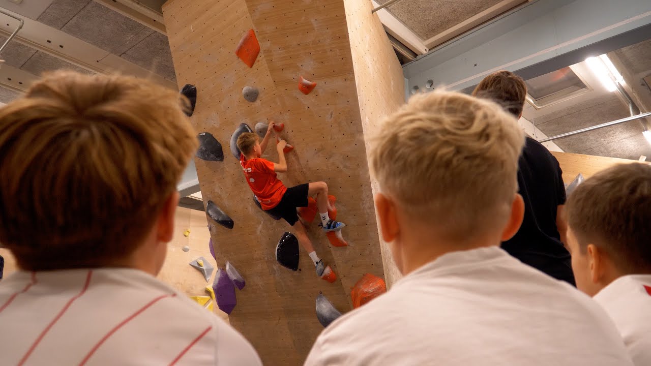 AGF U14 Talent, prøver bouldering til juleafslutning