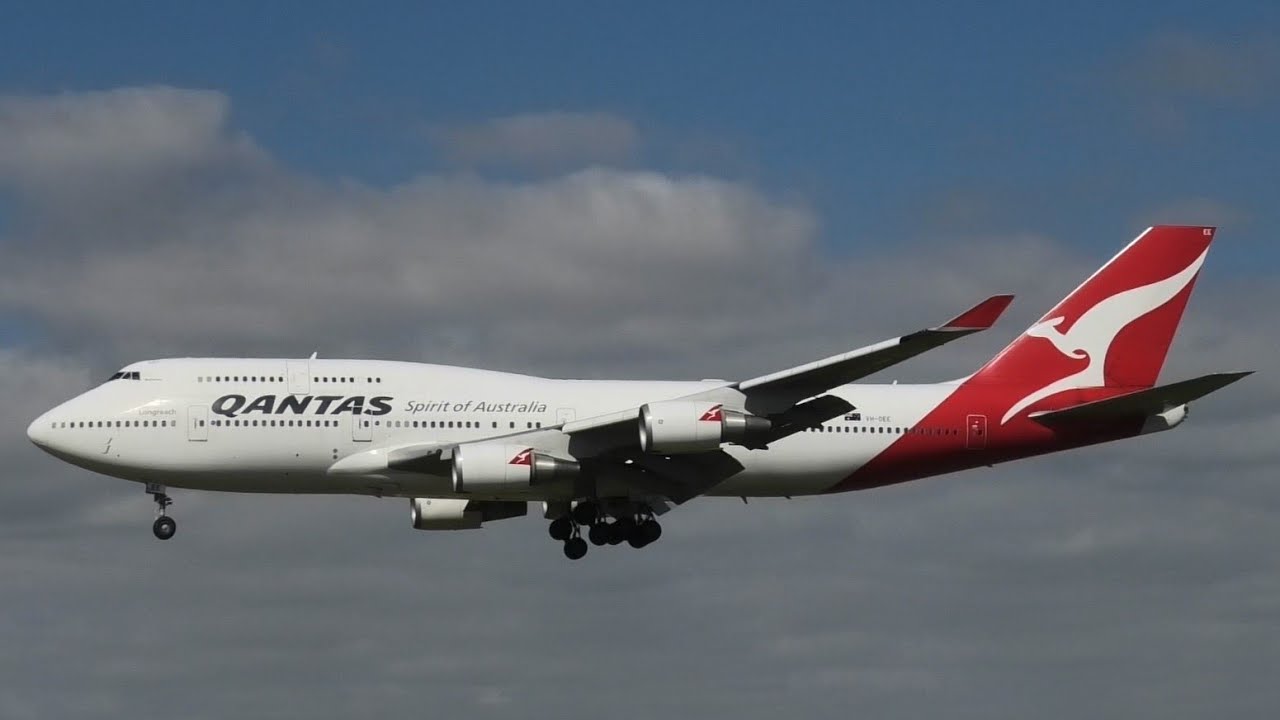 Qantas Boeing 747-400 Landing & Take Off Barcelona El Prat
