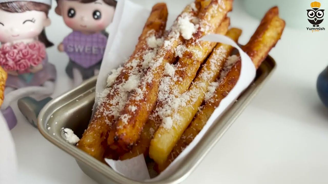 Crunchy Potato Sticks and cheesy Garlic Sauce