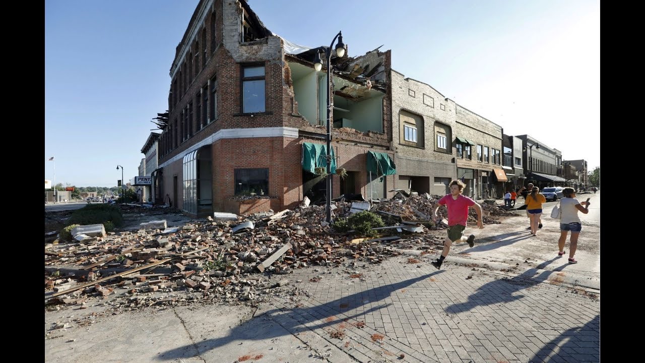 Clean-up after EF-3 tornado devastates Marshalltown, Iowa