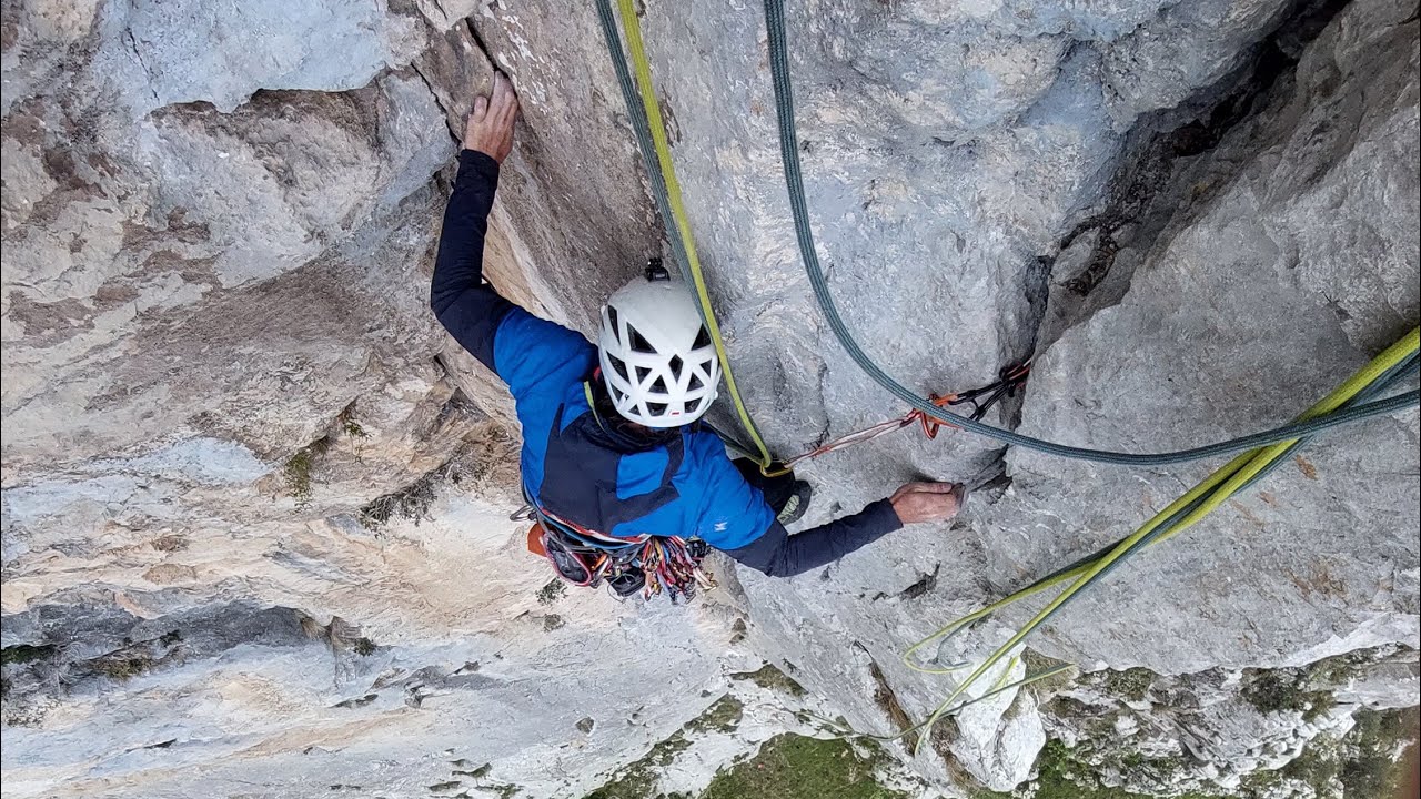 Escalada en Peña Llaneces - vía Nómadas, 6c+