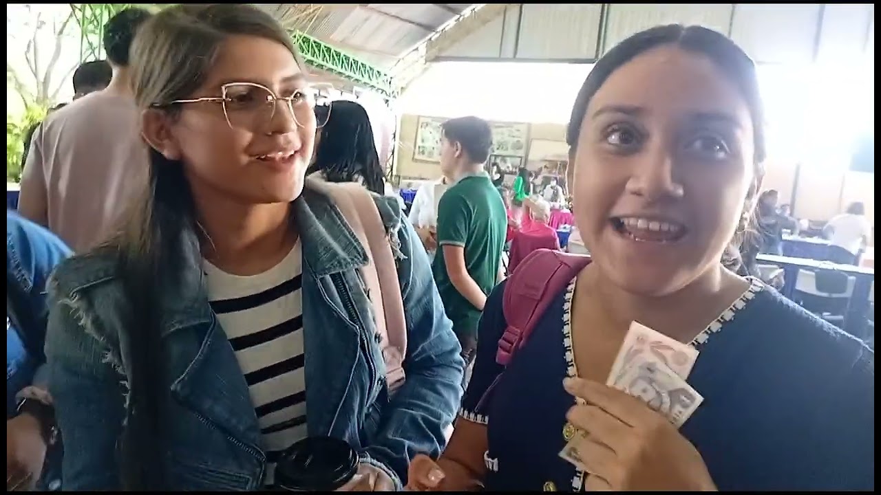 Billetes, monedas, pines y cucharas en el 5to encuentro nacional de multicoleccionismo. 