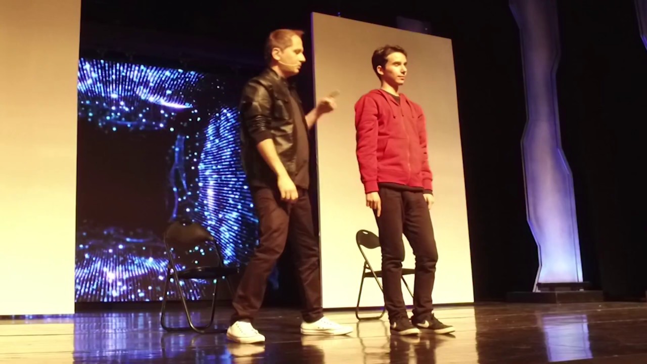 Andrély's Invisible Touch Routine |  Ilusões International Magic Festival