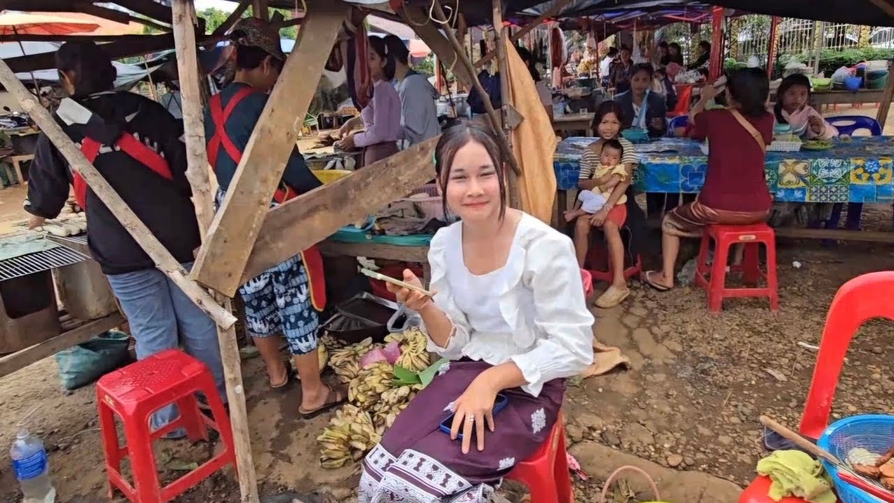 #เที่ยวลาวใต้ ตลาดข้างทางหน้าวัดหลัก33เมืองปากซอง แขวงจำปาสัก #สปปลาว #สาวลาว งามๆ#เที่ยวลาว #ลาวใต้
