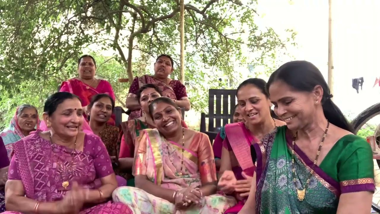 😂વાહ રે વાહ જબરૂ ભજન લાવ્યા બેન તમે તો 😂સાસુ વહુ ના વખાણ સાથે વારો પણ લઈ લીધો 🤣કોમેડી ( નીચે લ.. )