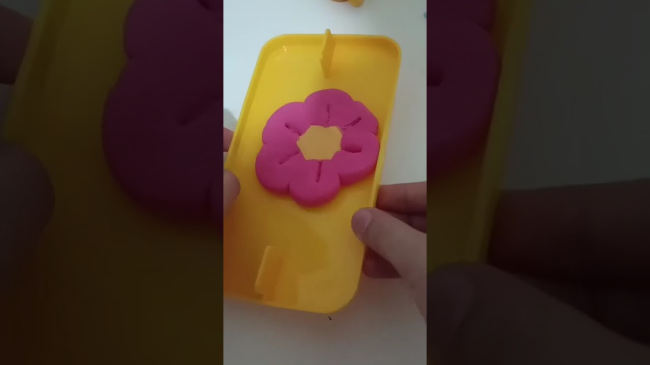 صنع وردة من صلصال الفوم لكي نضع الكوب عليها🔮✨🌷