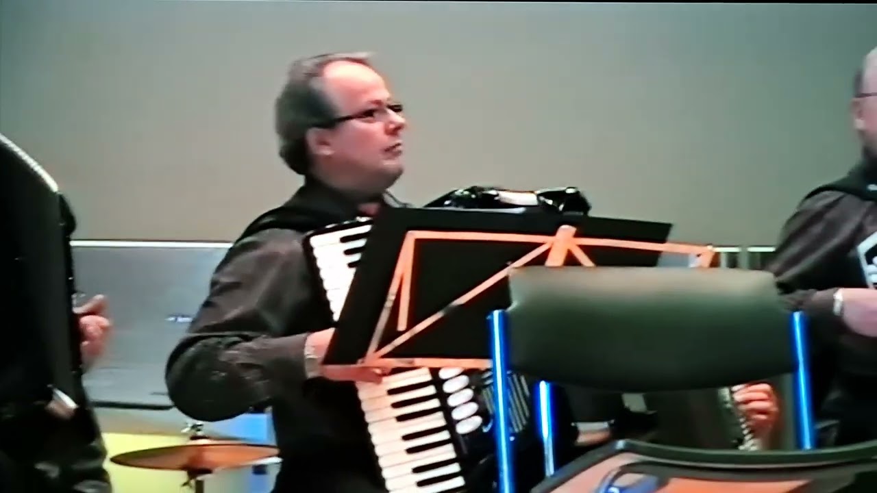 Sein&auml;joen Harmonikkakerho 2008. El&auml;k&ouml;&ouml;n harmonikka.