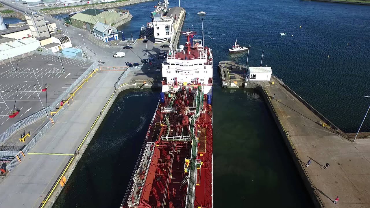 Galway Fisher enters Port of Galway