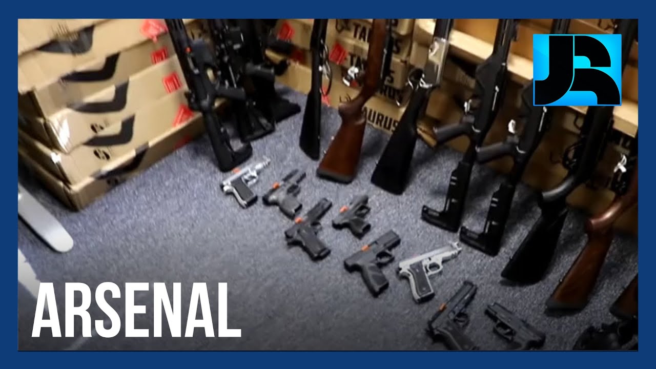 PF apreende cerca de 170 armas guardadas em depósito clandestino na Baixada Fluminense