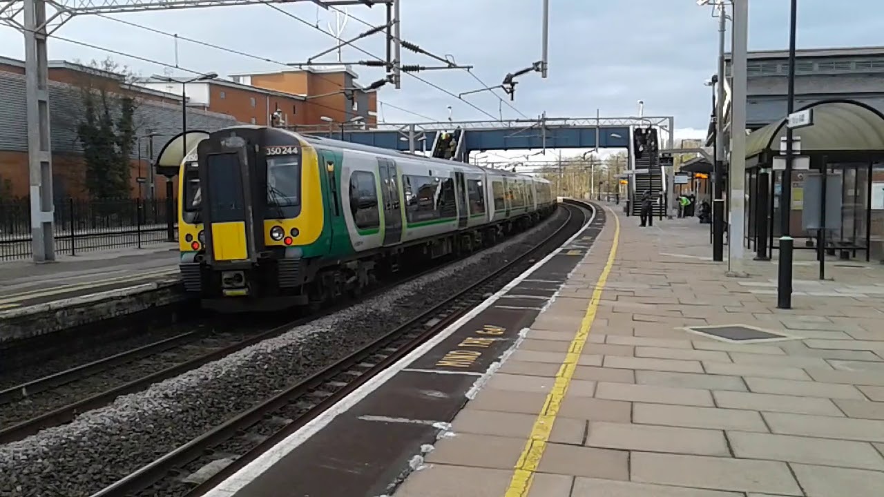Trains at: Wolverton, WCML, 16/03/18