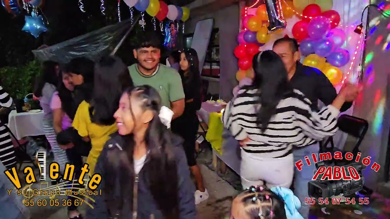 Valente y su grupo musical, El Solterito