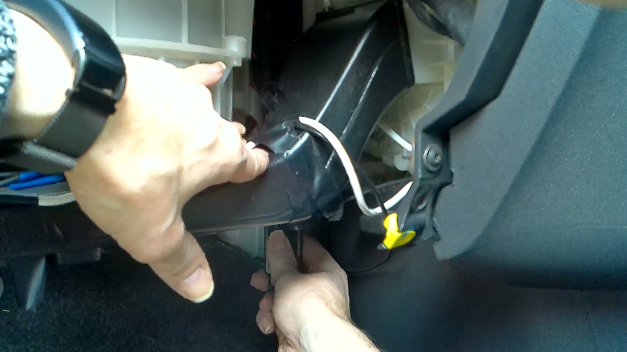 Vauxhall (Opel) Corsa 2011 D cabin filter change and repair