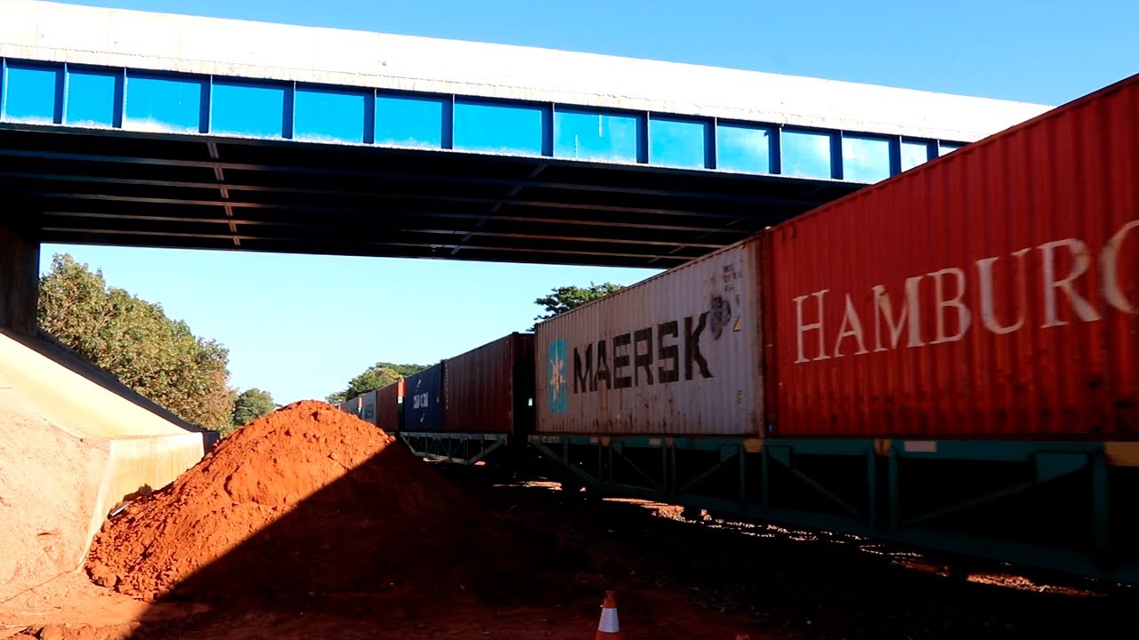 Viaduto de transposi&ccedil;&atilde;o da linha f&eacute;rrea da Estrada do 27 &eacute; entregue