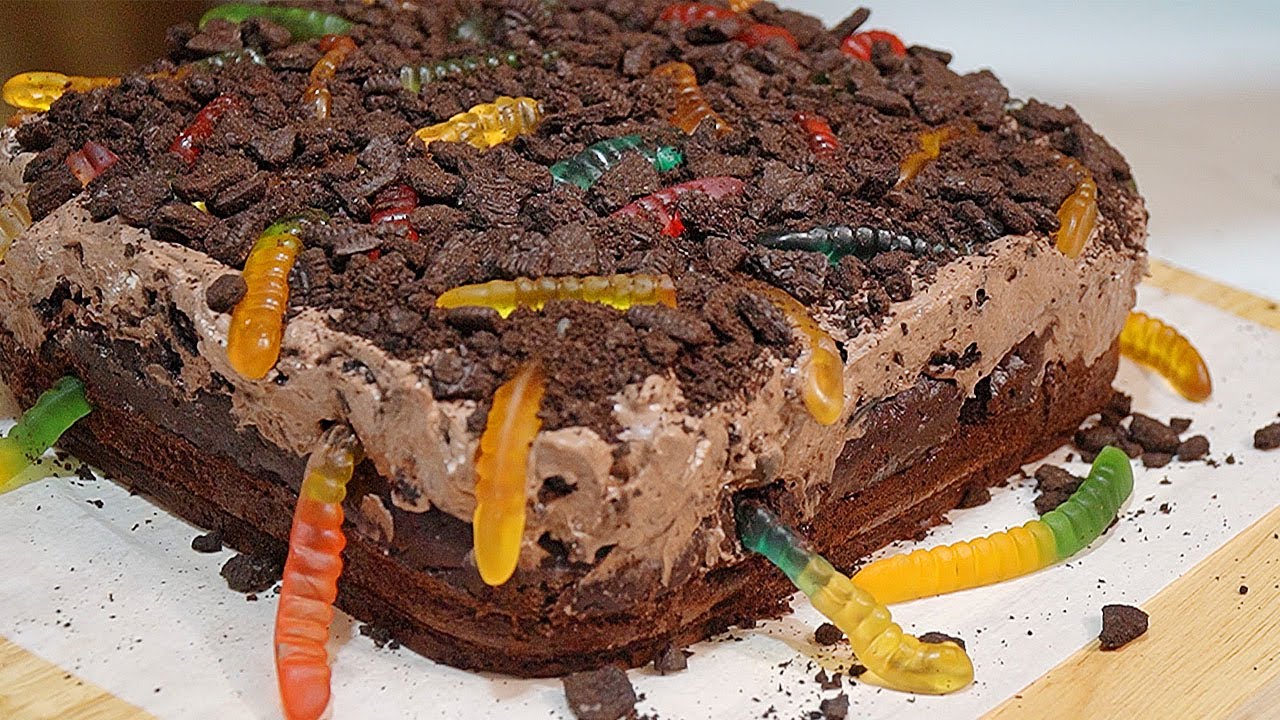 HALLOWEEN Worms and Dirt Cake PERFECT for Kids' Parties!