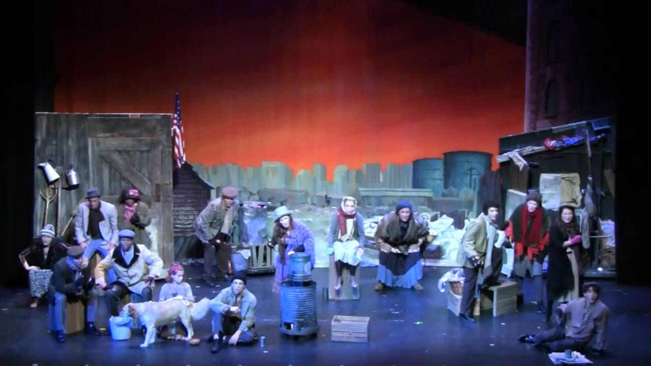 Annie (Emilia Torello) 