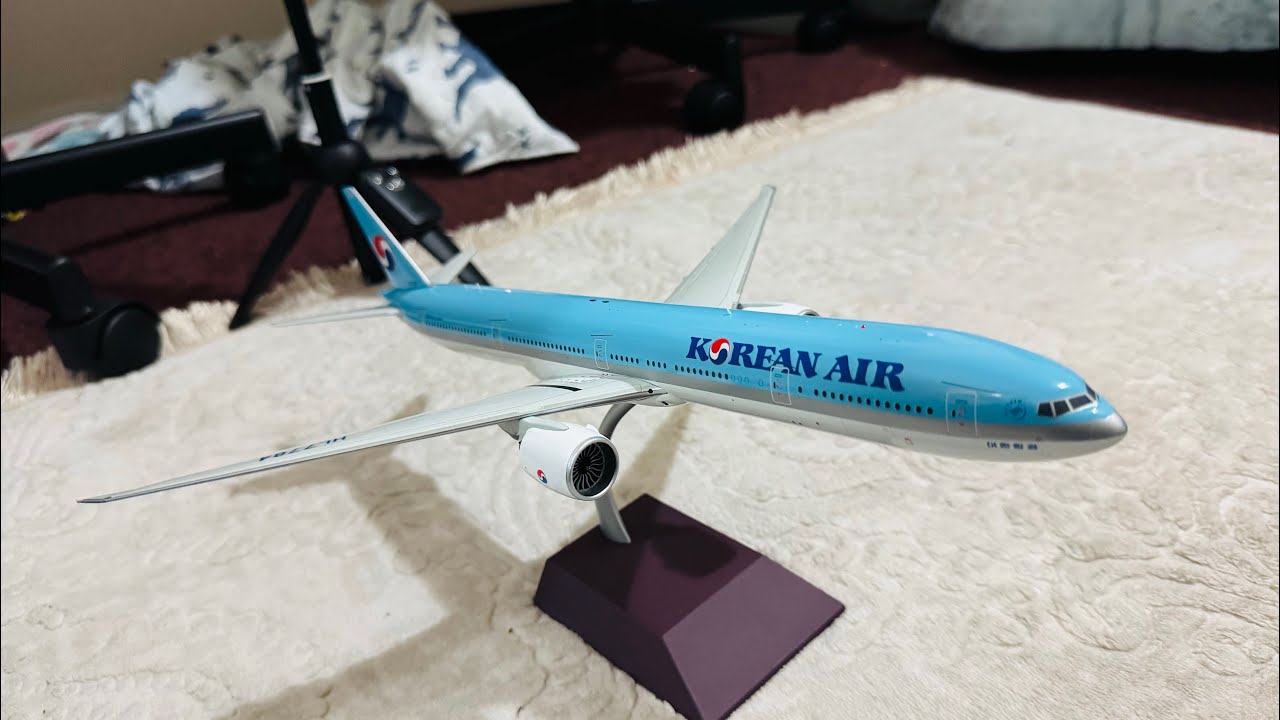 Unboxing a geminijets 1/200 Korean air 777-300ER HL7784.