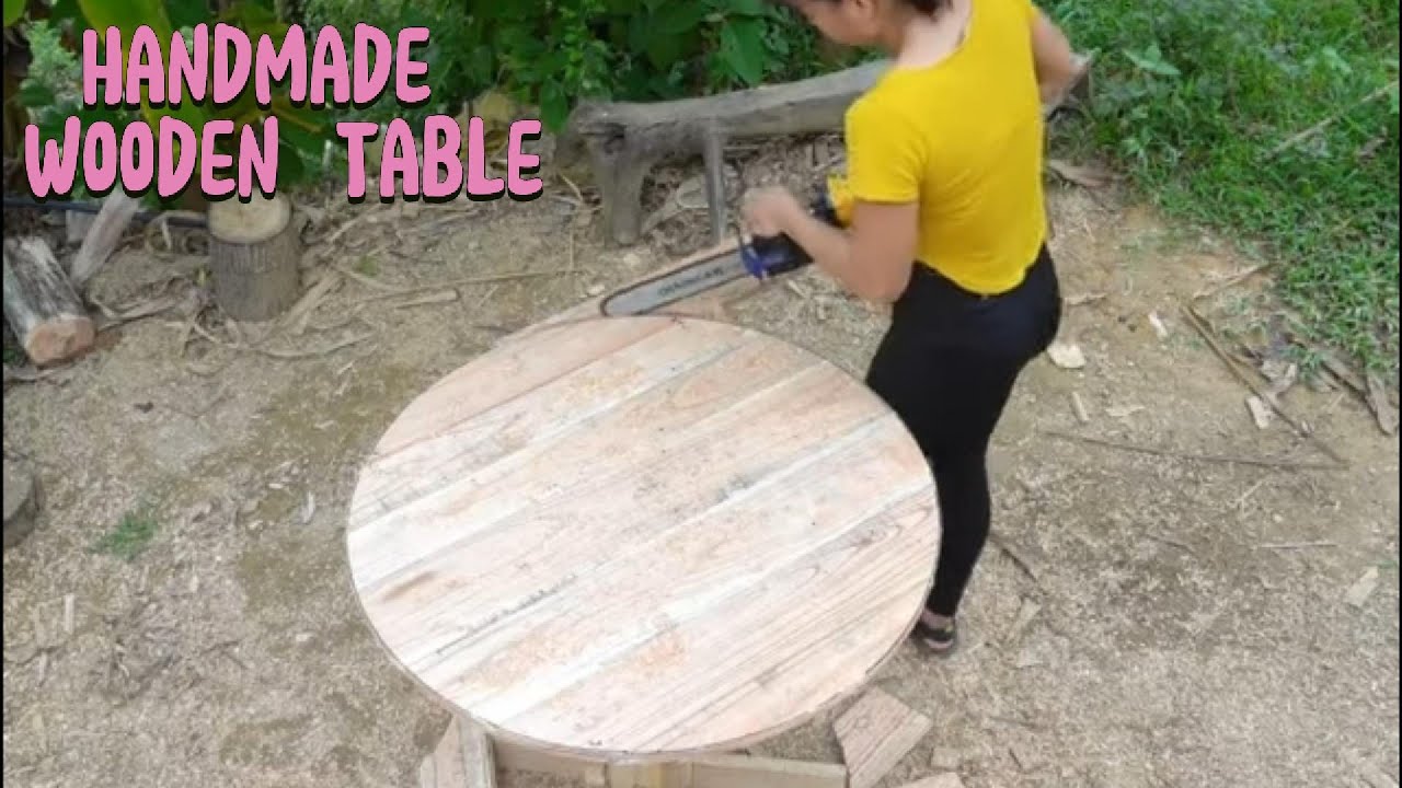 Hand-Splitting Wood to Make a Balcony Table | Mountain Life & Forest Living
