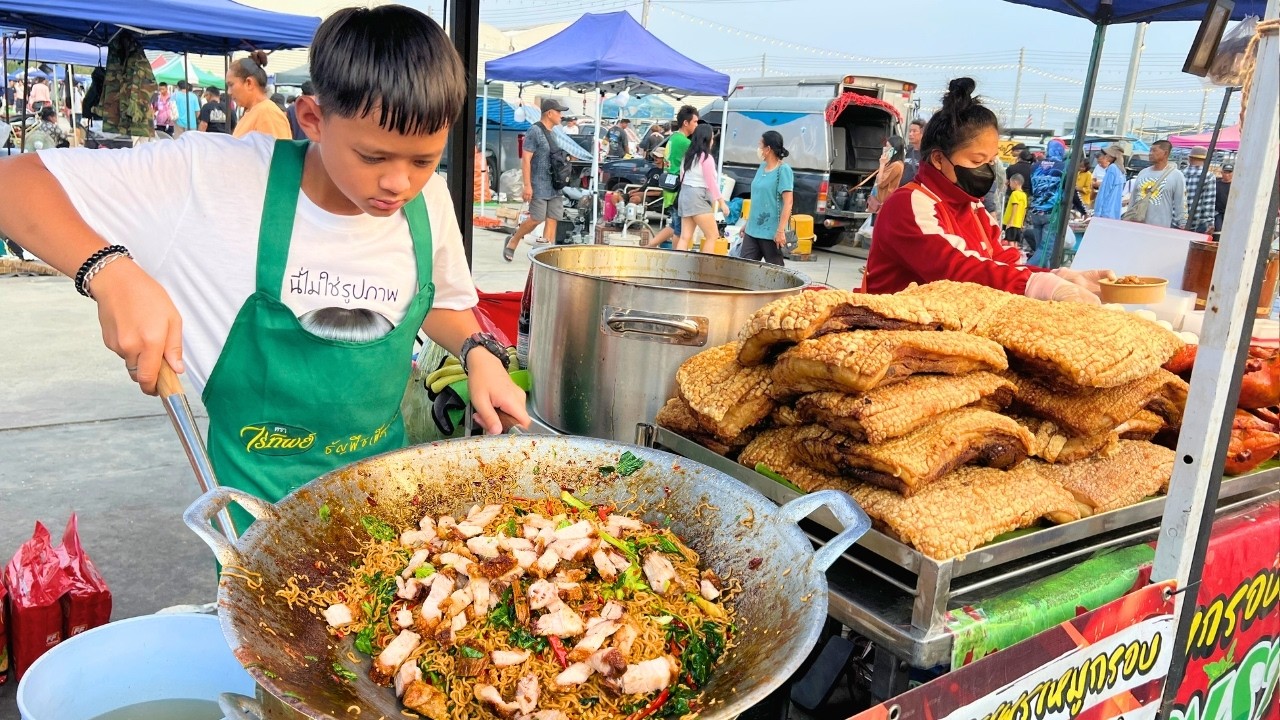 12-year-old Boy Helps His Father Cook Spicy Crispy Pork Belly After School | Thai Street Food