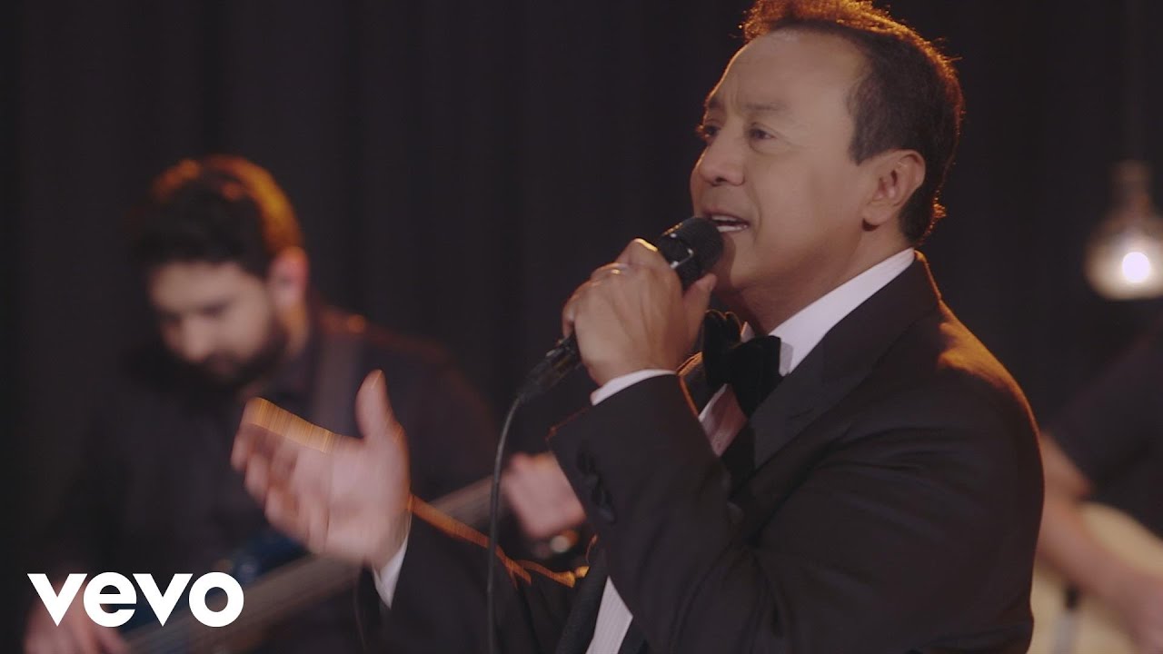 Carlos Cuevas - Ojos Café