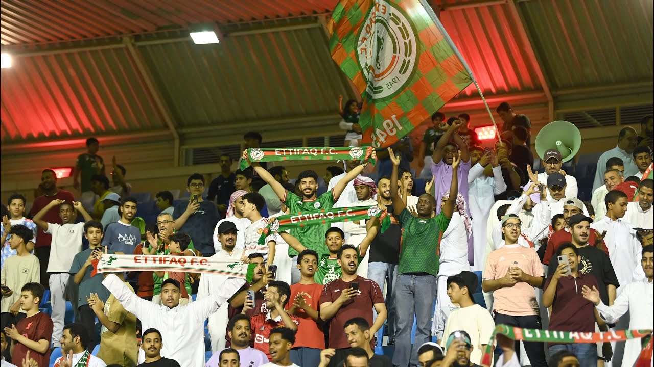 جمهور نادي الإتفاق في مواجهة الشباب 🏟️🤩💚❤️
