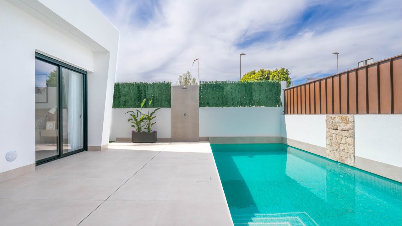 Chalet de obra nueva en planta baja con piscina. ¡Solo quedan 3! Se vende Villa de 3 habitaciones 