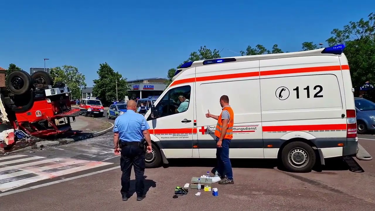 Feuerwehr TLF verunfallt auf Einsatzfahrt in Genthin
