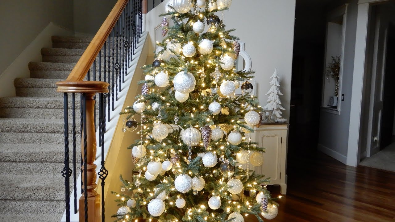 Review: King of Christmas King Noble Fir & Tree Decorating Tips!