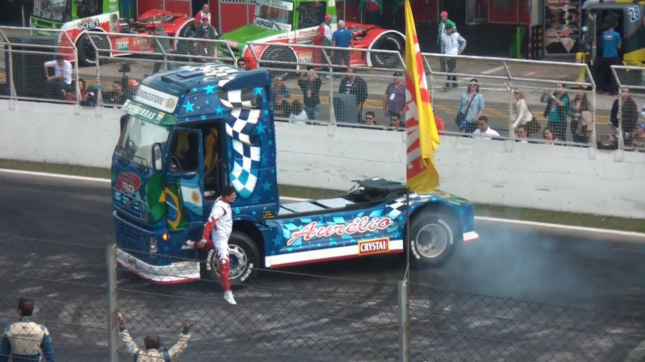 Show de manobras na Formula Truck - Curitiba