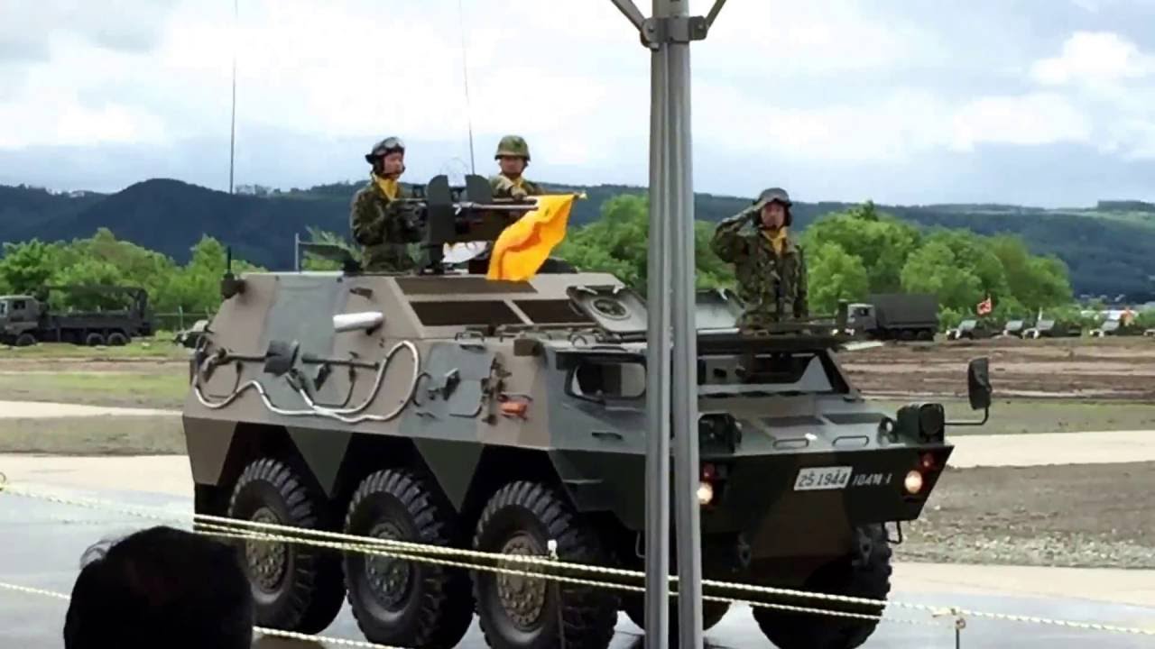 陸上自衛隊上富良野駐屯地61周年記念式典  車両行進