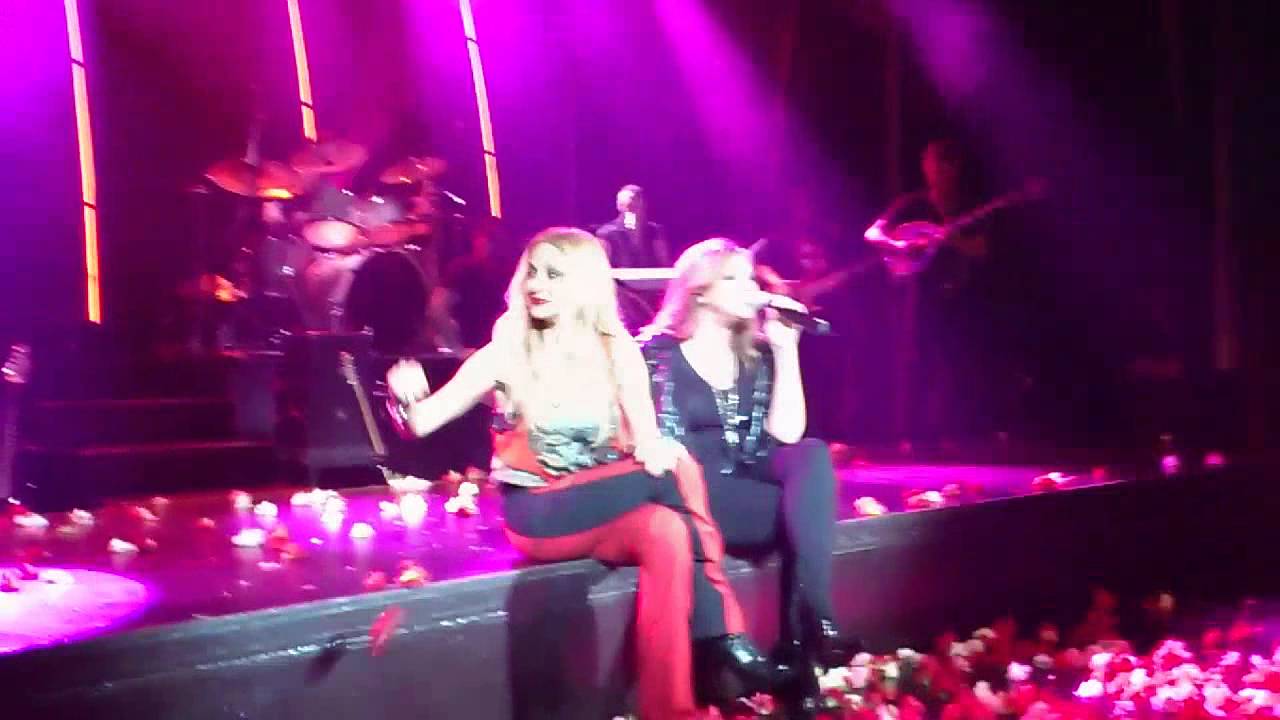 Anna Vissi & Keti Garbi, Rex 31/3/2012 [Kalitera oi dio mas, Xamena, Tha melagholiso]