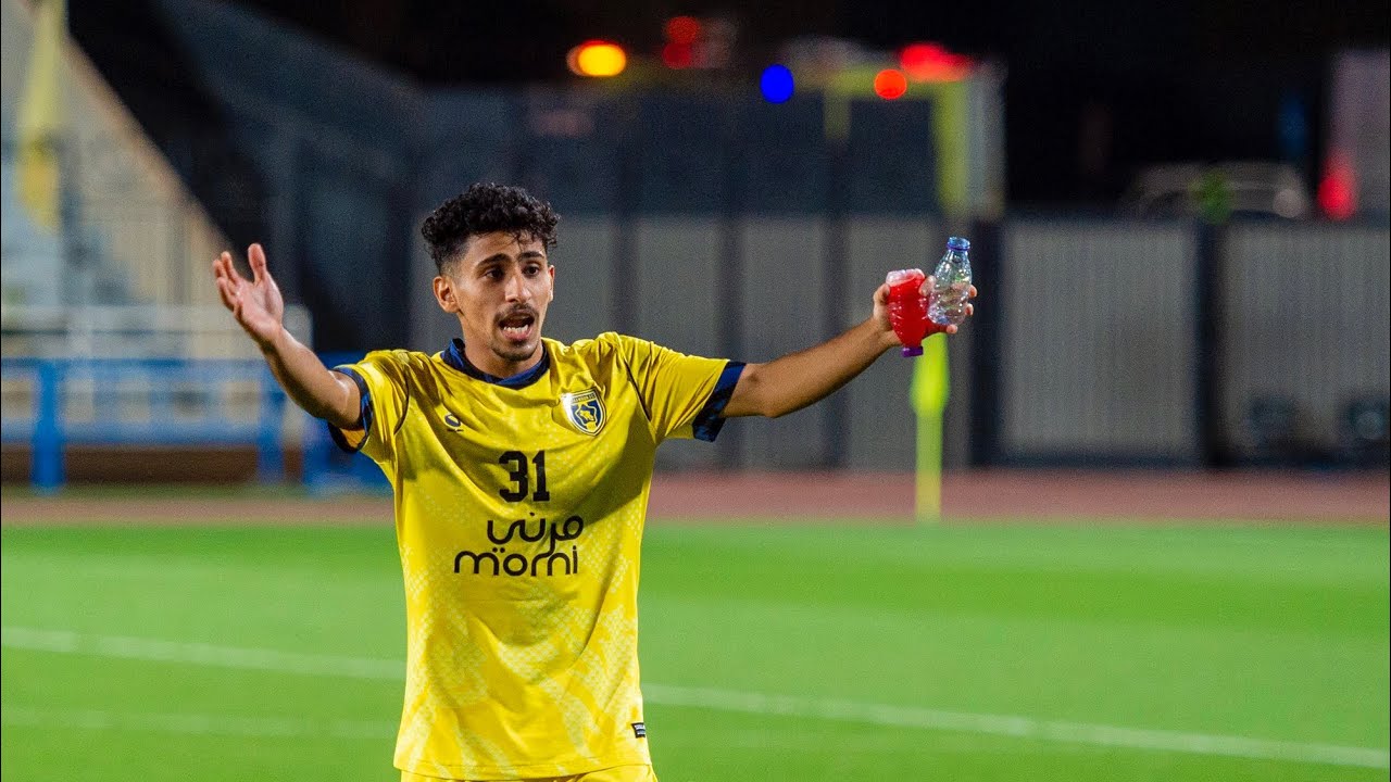 لاعب التعاون سعد بالعبيد امام الجيش السوري