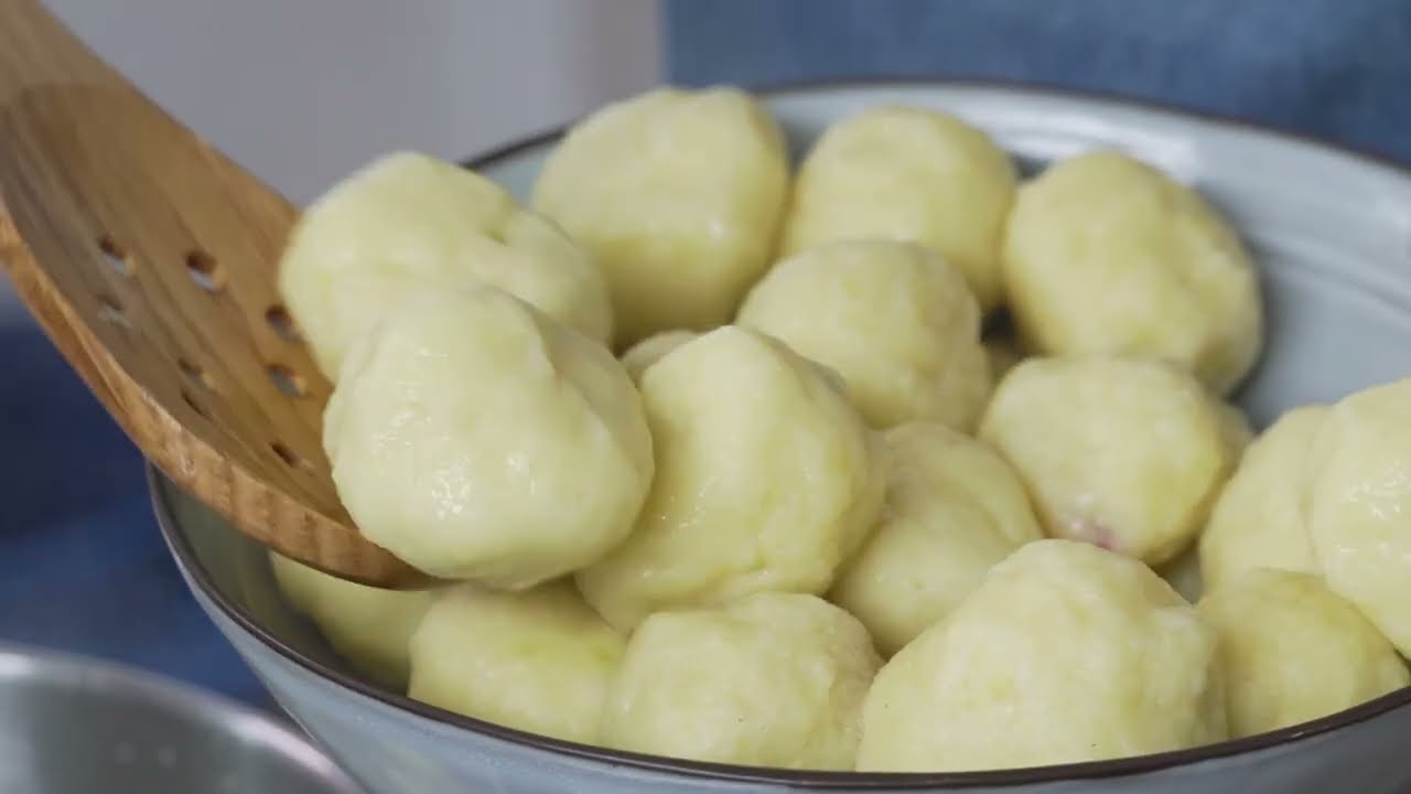 NAVARENÉ ZLATOU VAREŠKOU Slivkové guľky zo zemiakového cesta patria k prázdninám