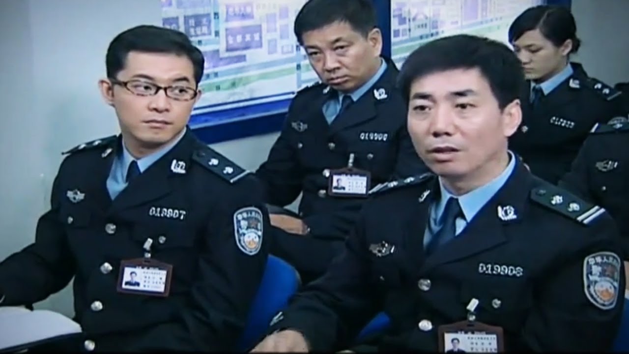警花偶遇老同學一起嘮嗑，卻不知他是新來所長，秒變臉！