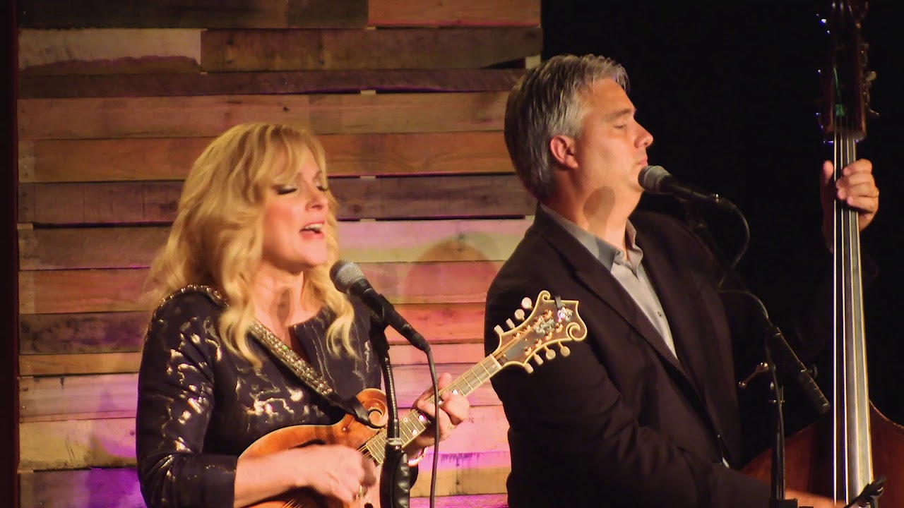 Rhonda Vincent & The Rage - The Old Rugged Cross (Live)