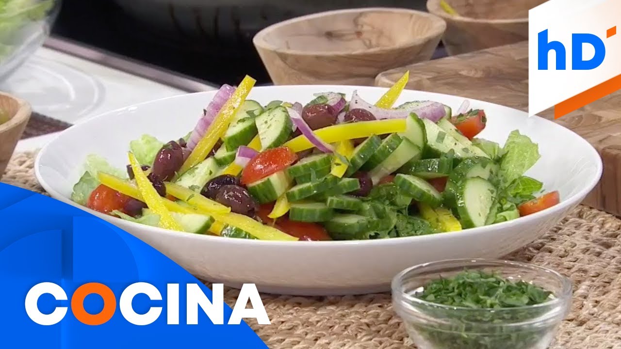 Receta: Ensalada griega con queso feta, súper deliciosa | hoyDía | Telemundo