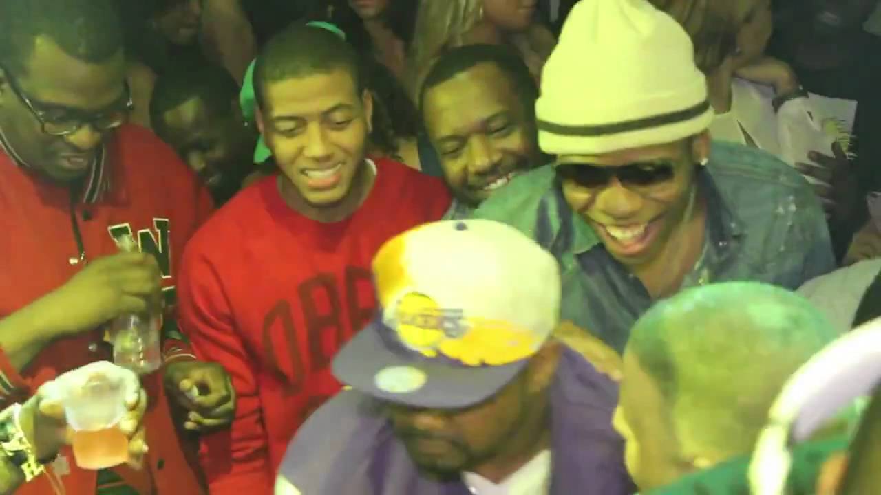 Nino Brown performs TRYNA COME UP live
