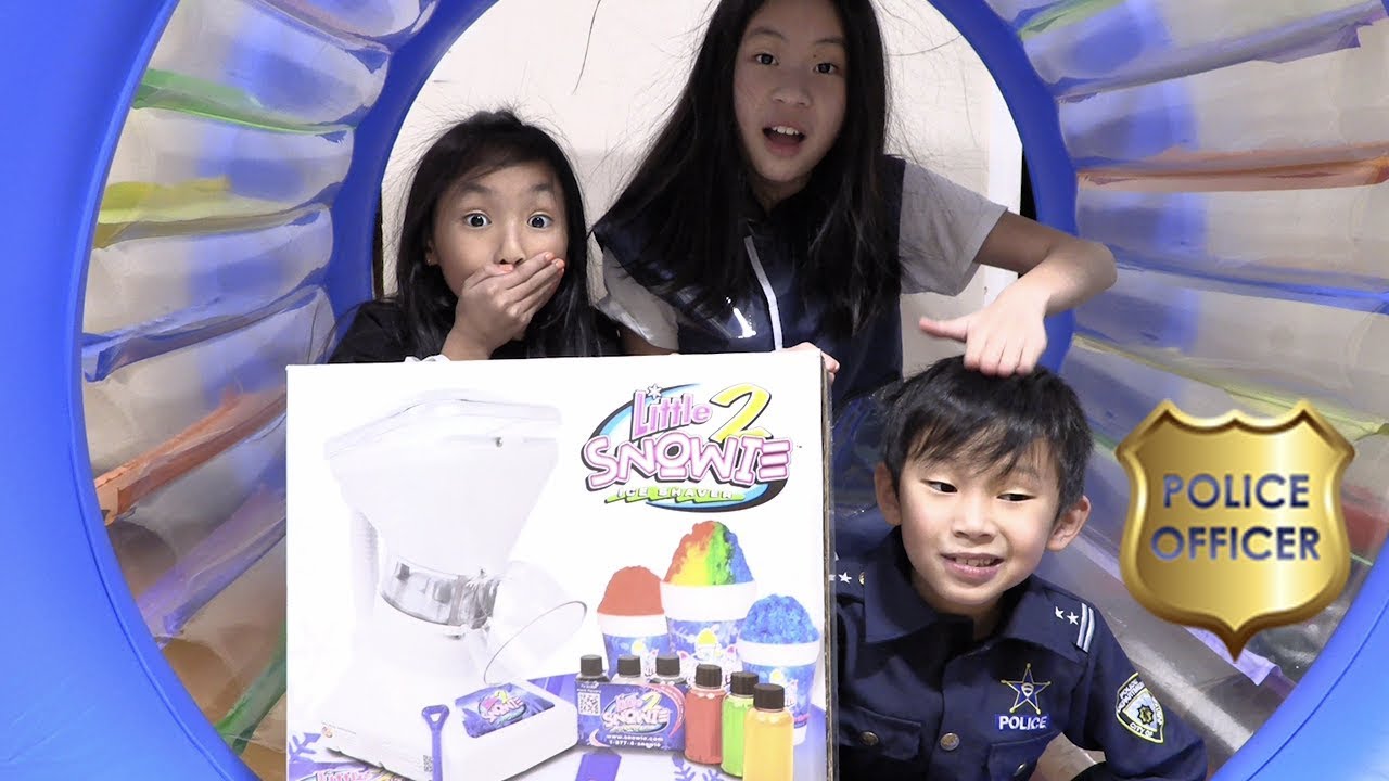 Pretend Play Fake Police for Free Snow Cone