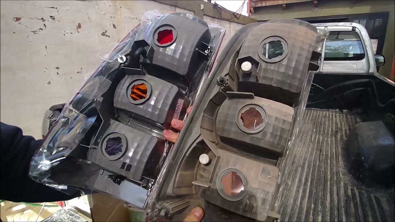 Cambio de Faro Trasero - Toyota Hilux 2007