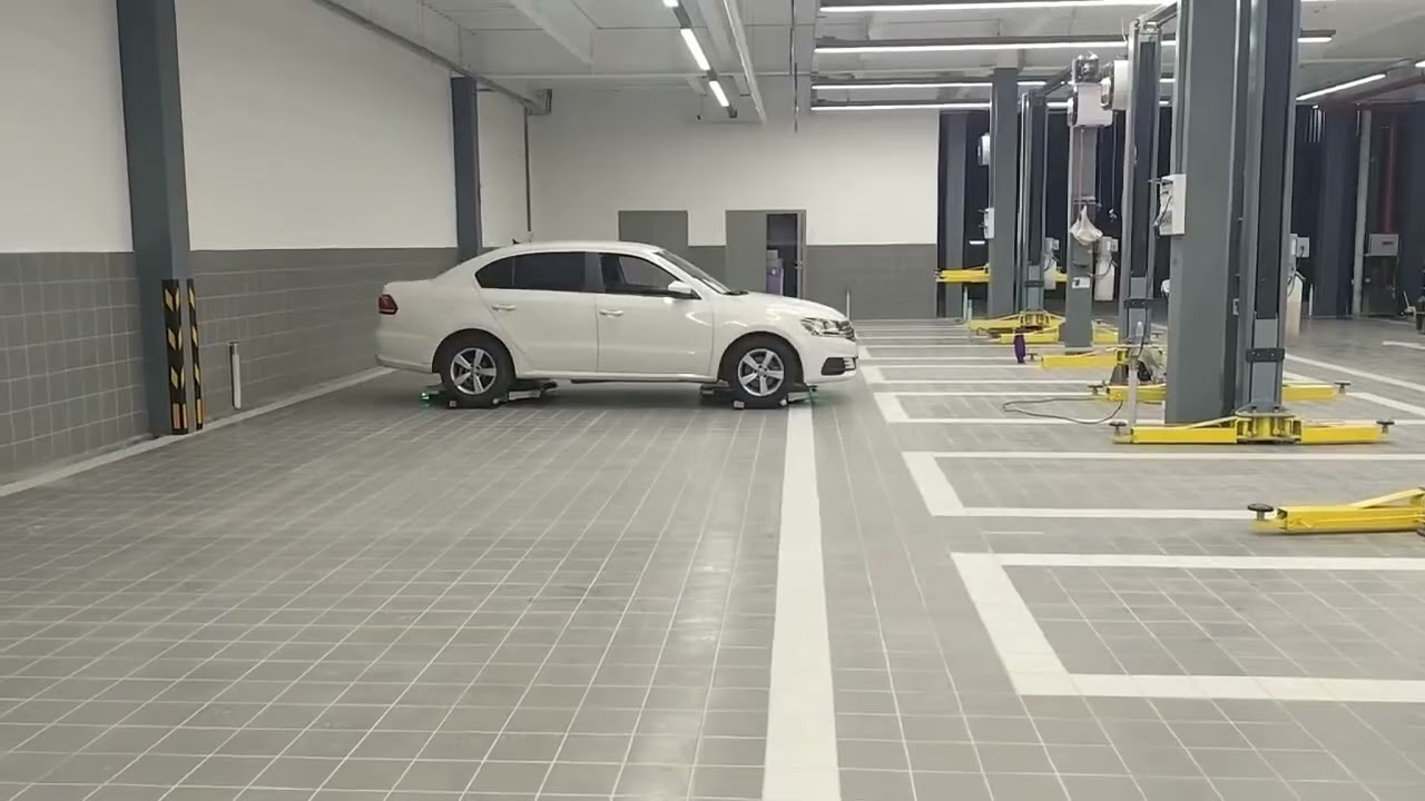 バレーパーキングロボット（車両搬送ロボット）に、横移動、回転の機能が追加されました。