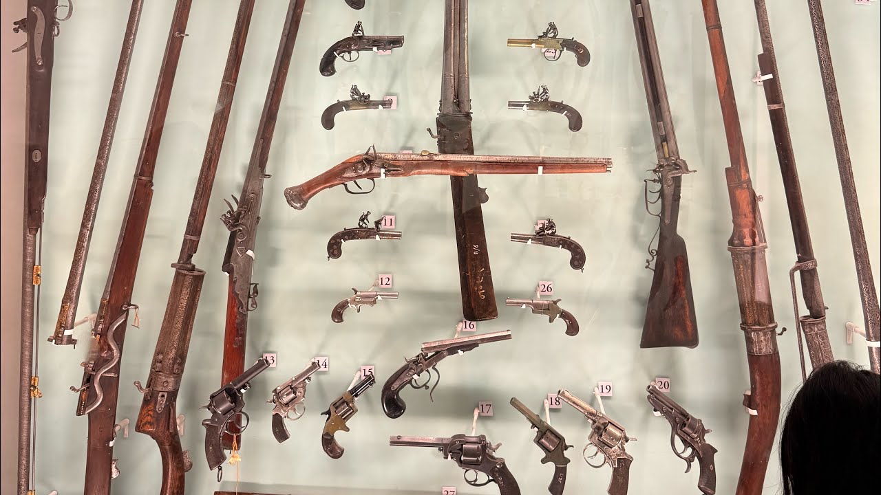 Living style of livingking🤴Antique guns at citypalace🔫6Rolls Royce old model😱 vip parking🤣mountabu🤬