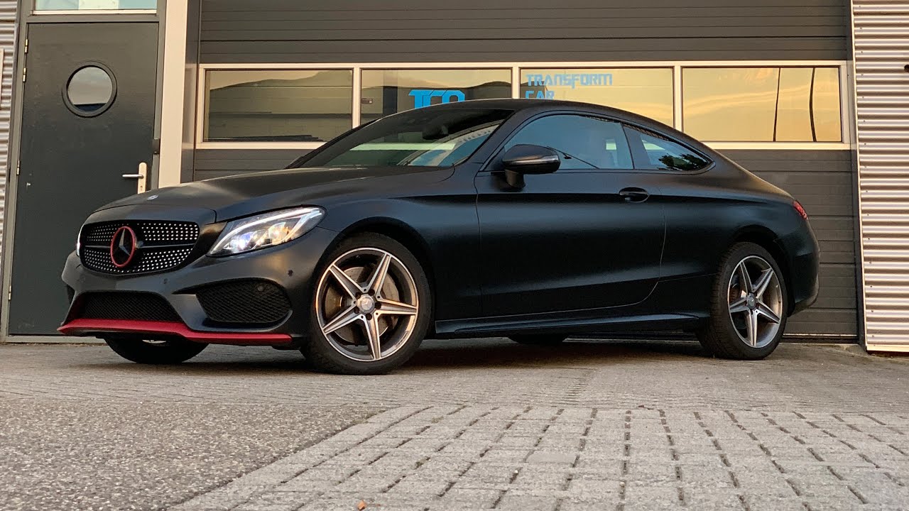 Grijze C-Klasse Coupé Wrapped In Satin Black