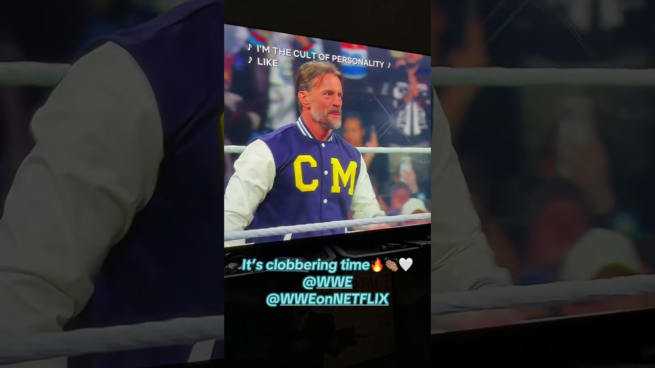 It’s clobbering time🔥👏🏽🤍 #foryoupage #wweraw #championshipmatch #trending #viral  
