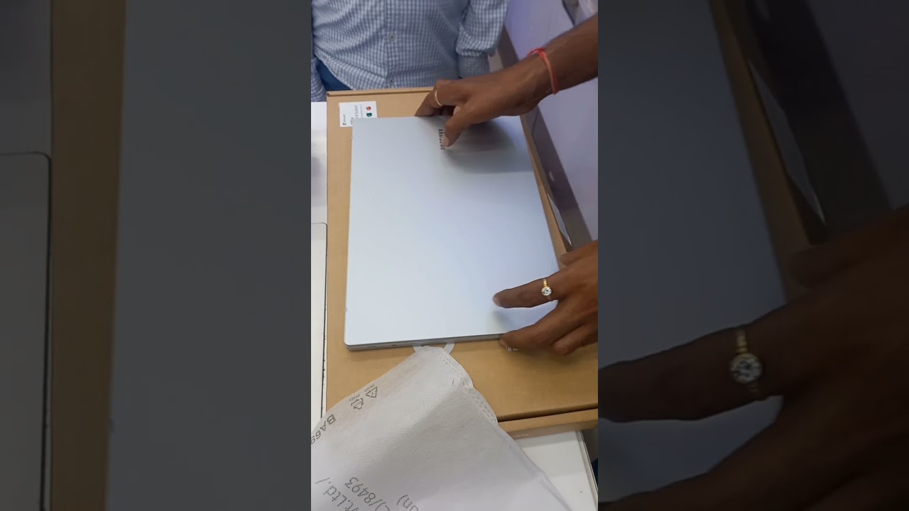Samsung laptop .Galaxy Book Go ki unboxing .