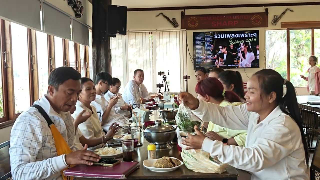 ก่อนกลับแวะเติมพลัง  ขอบคุณผู้ใหญ่ใจดีจัดให้  อิ่มบุญอิ่มท้องสุขใจทั่วหน้า