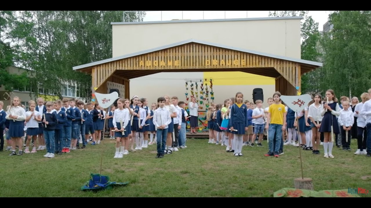 „Sakalėlyje“ - išleistuvės: ketvirtokų valsas ir AČIŪ mokyklai